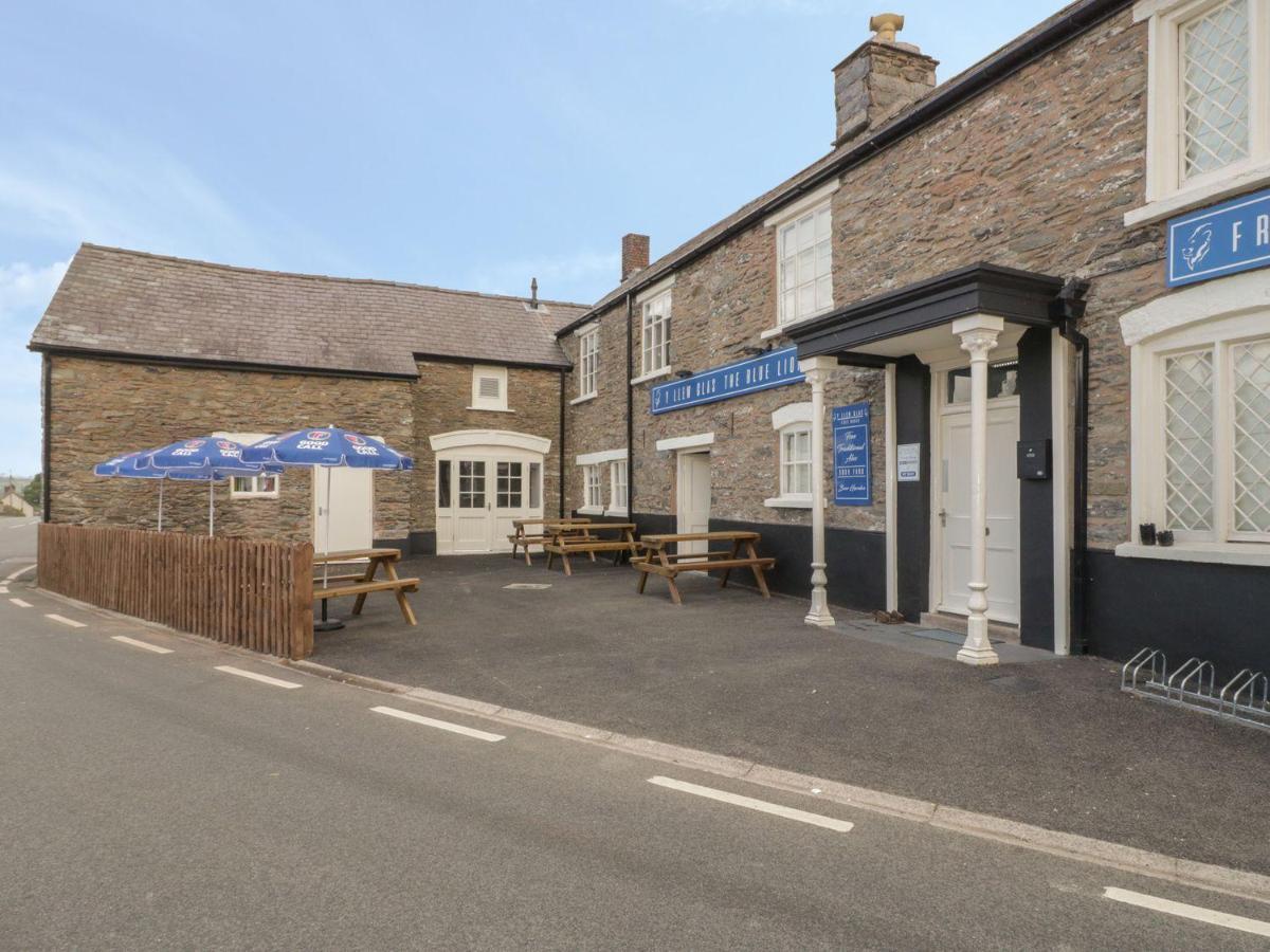 ホテル The Blue Lion Cynwyd エクステリア 写真